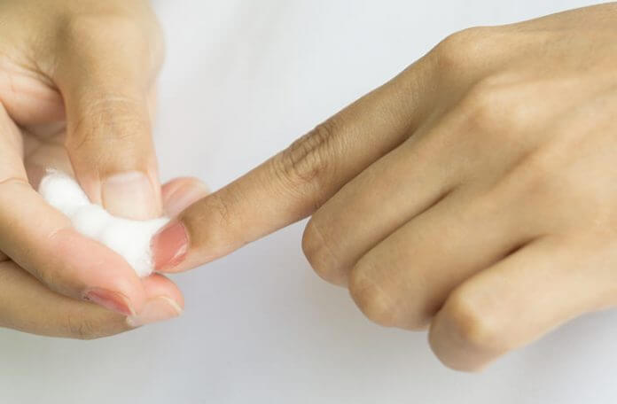 7 OF THE BEST NAIL POLISH REMOVERS IN INDIA!