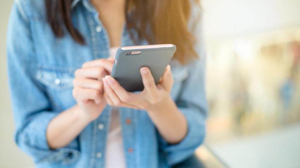 BEWARE…YOUR CELLPHONE CAN LEAD TO ACNE AND OTHER HEALTH DISORDERS!
