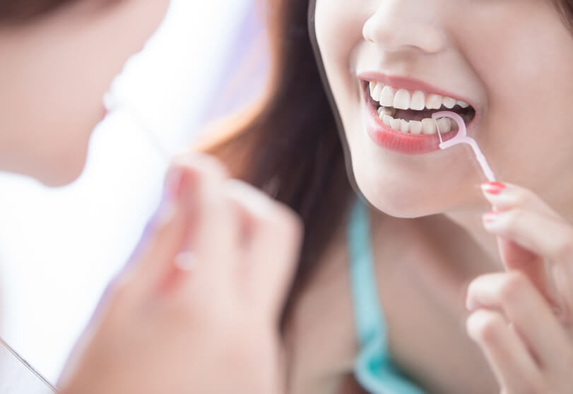 What Are The Causes and Treatments Of Gum Bleeding?