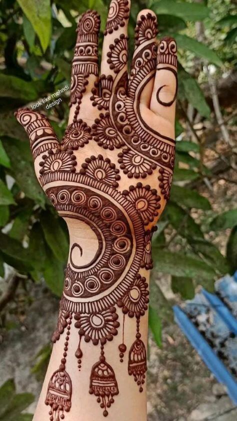 simple mehndi designs front hand